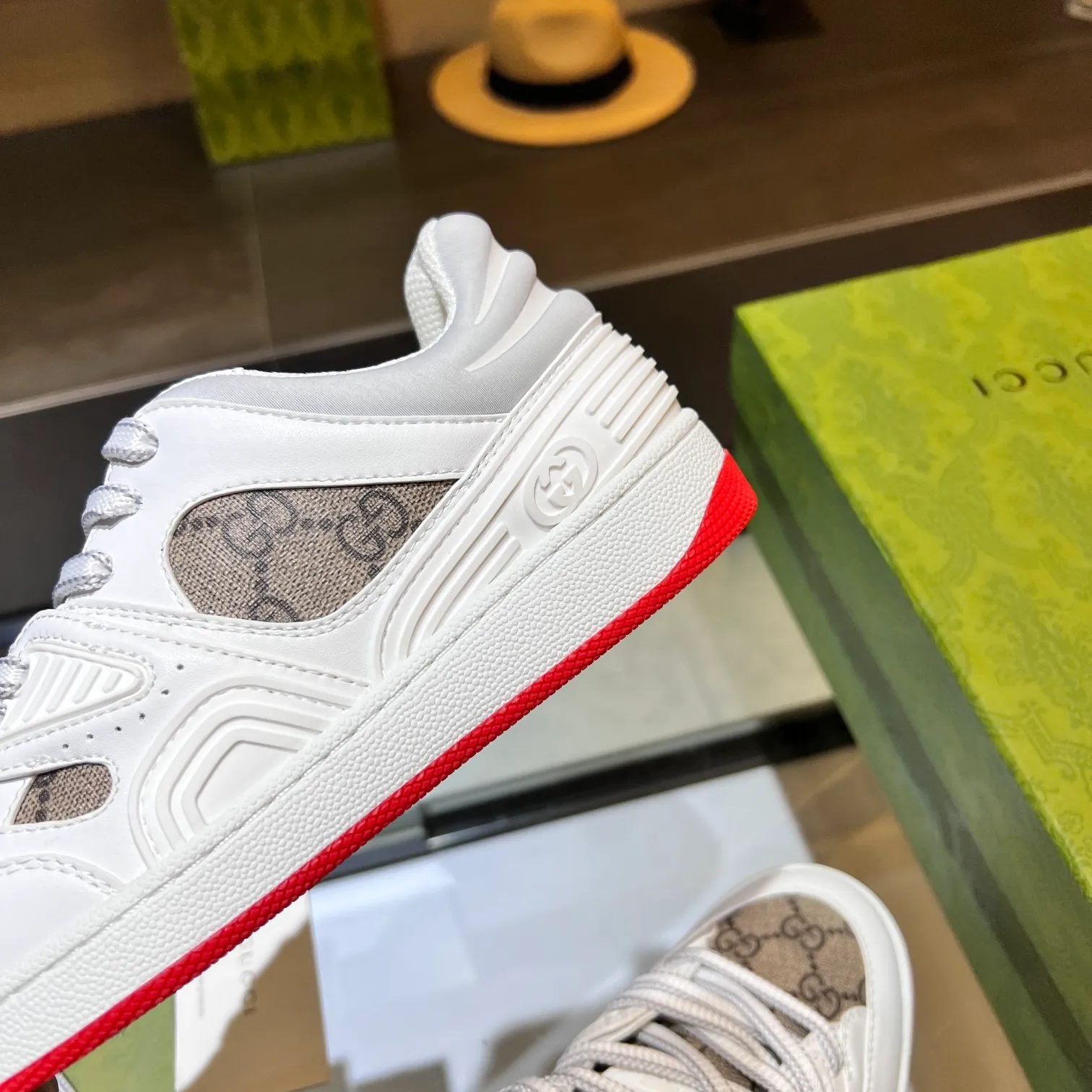 👟👟Ex-factory price 600👟👟 Men's size +10 high version, the top version of 2022 Gucci low-top sneakers! The new colors are reproduced one to one. New style for early spring, creating a perfect style💣💣💣street style🔥🔥🔥cool and trendy C-level fashionable outfit with a retro and futuristic feel🌹🌹🌹classic boot shape + British color-blocking design, super eye-catching. Various leather splicing, original reverse mold last type, imported high-end knitting needles showing exquisite texture! Open mold to customize high-density TPU outsole. 15 colors come out first. Size: Female 35-41 Male 39-46